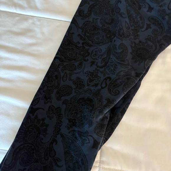 Lululemon Women’s Navy Wunder Under Crop Paisley Inkwell Leggings - Picture 9 of 9